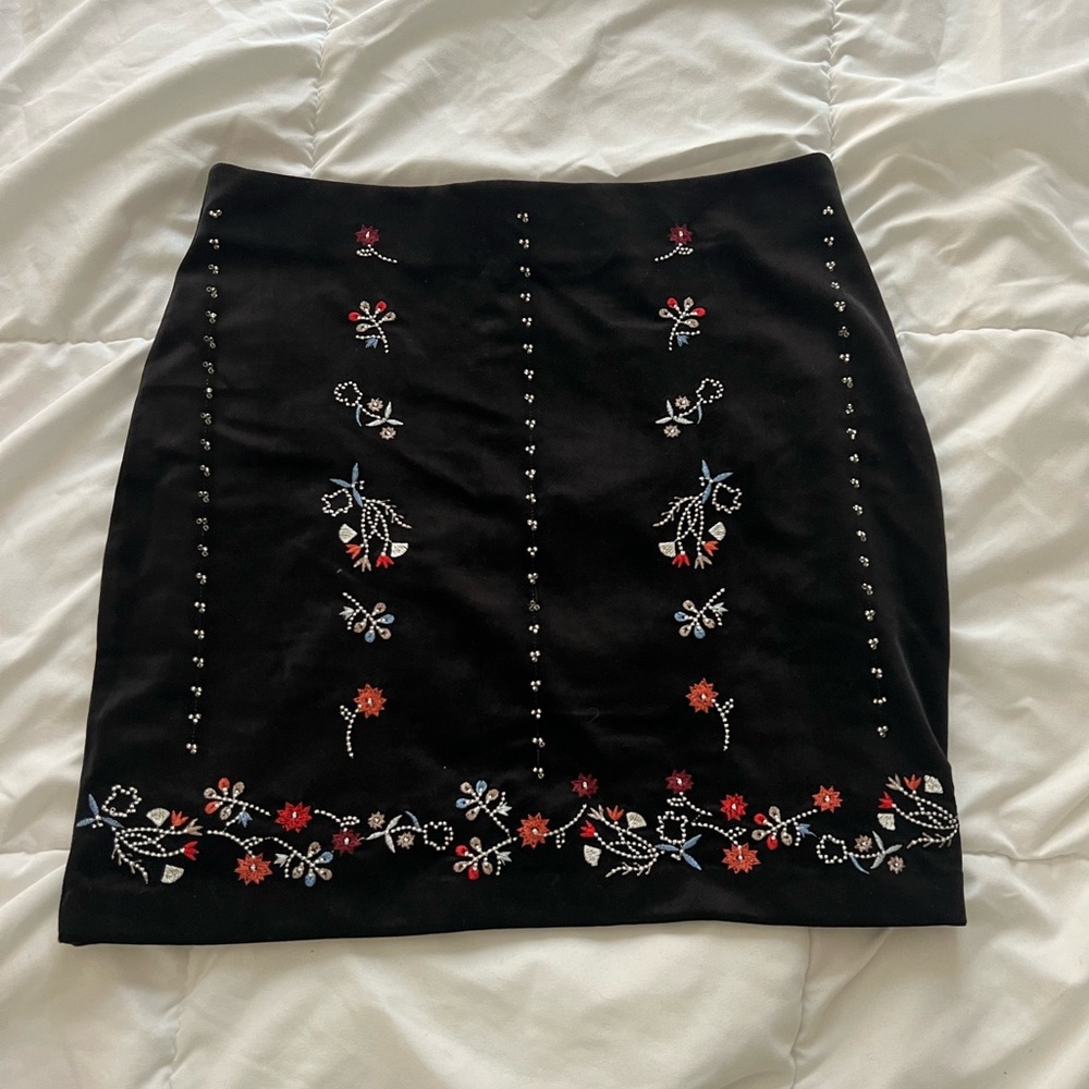 Embroidered beaded floral mini skirt